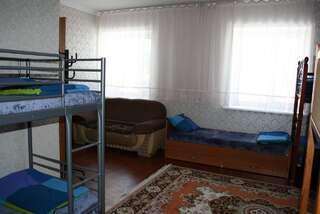 Хостелы Hostel Americana Нур-Султан Спальное место на двухъярусной кровати в общем номере для мужчин-1